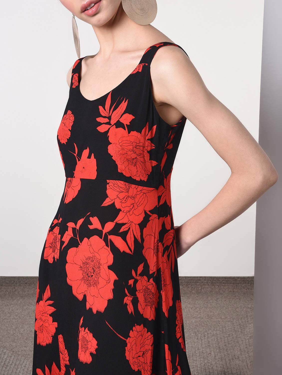 V-neck floral maxi dress